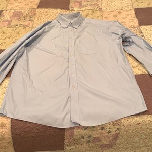 Round tree and York long sleeve button down mens dress shirt. Light blue. 17/33